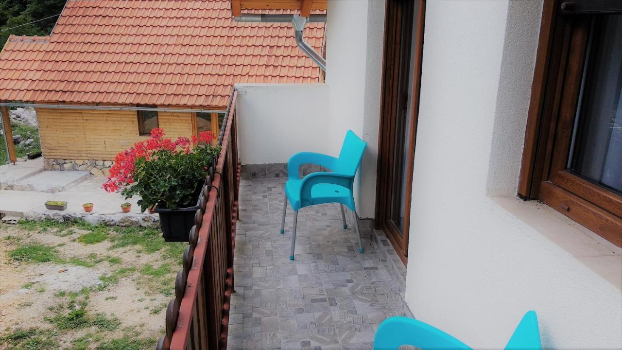 Galesic Apartments & Rooms Korenica Esterno foto