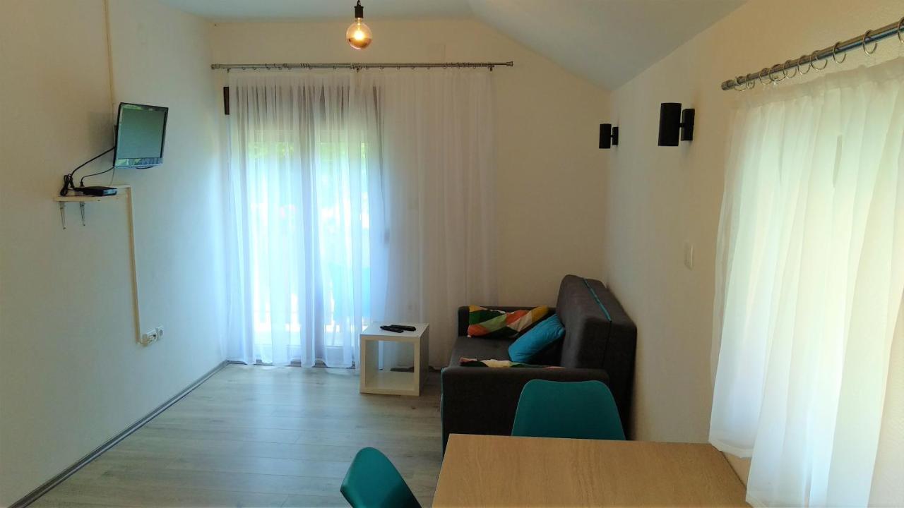 Galesic Apartments & Rooms Korenica Esterno foto