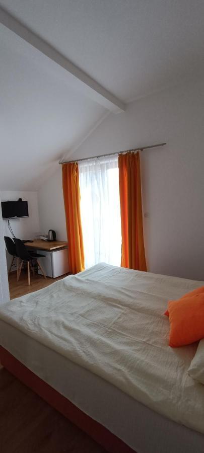 Galesic Apartments & Rooms Korenica Esterno foto